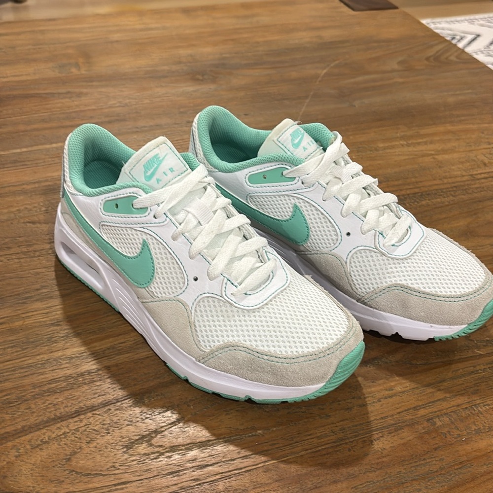 Nike Women's Air Max - Picture 2 of 7